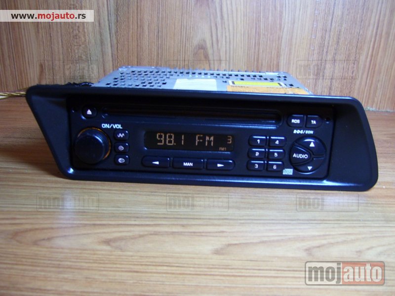 Glavna slika -  PEZO 306 Fabricki cd radio - MojAuto