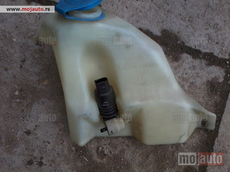 Glavna slika -  boca sa pumpom za pranje stakla vw polo - MojAuto