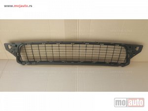 Glavna slika - Centralna resetka u braniku Dacia Duster 2010-2013 - MojAuto