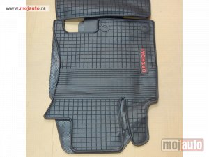 Glavna slika - nissan qashqai tipske gumene patosnice sa logom - MojAuto