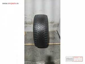 polovni delovi  1141. Guma MAXXIS 17-ica , ZIMSKA 235/55,Sara je 7mm