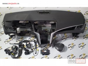 polovni delovi  Opel Zafira C restajling Tabla sa airbegovima