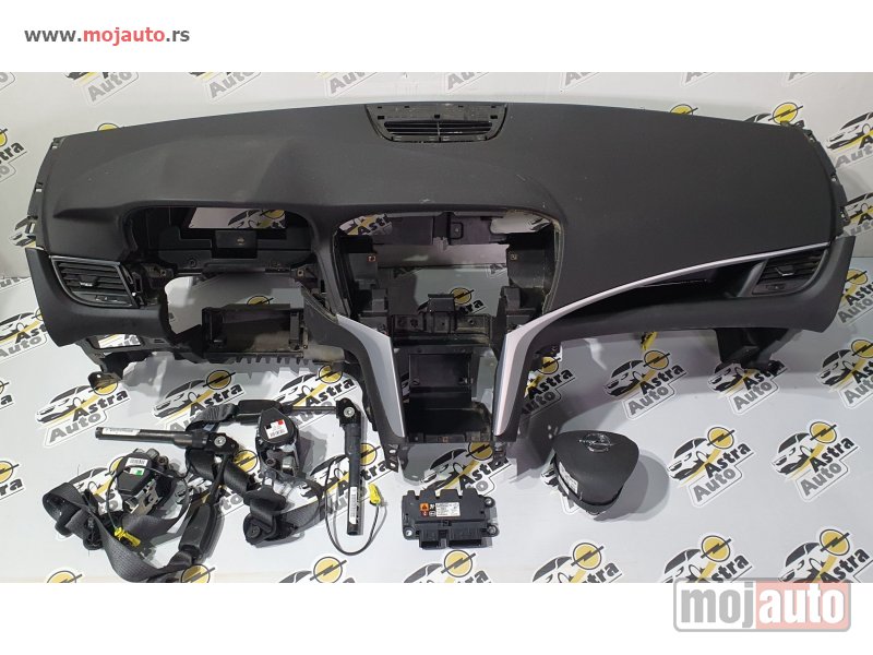 Glavna slika -  Opel Zafira C restajling Tabla sa airbegovima - MojAuto