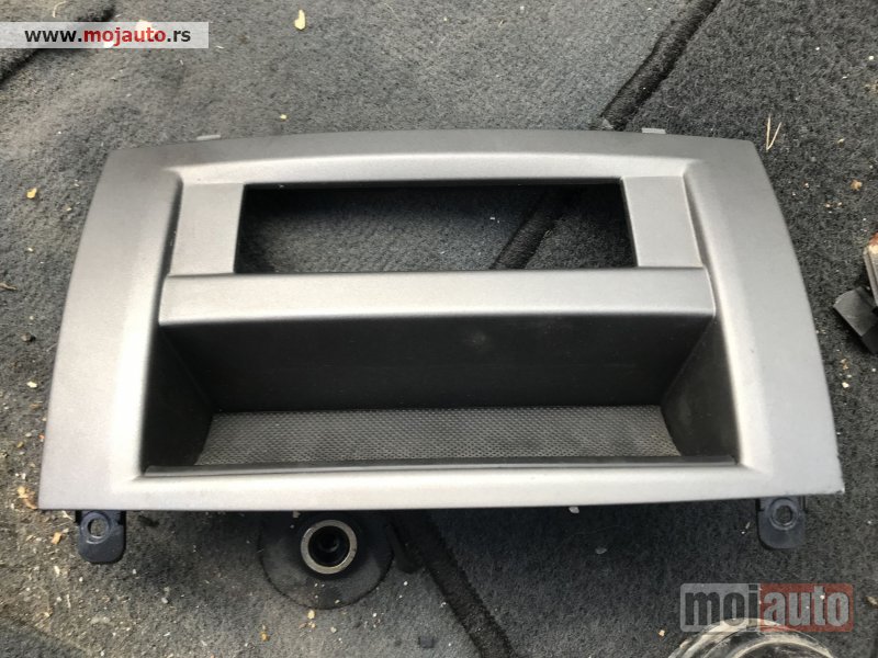 Glavna slika -  Plastika oko displeya pezo 407 - MojAuto