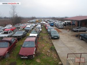 polovni Automobil Mazda 323 DELOVI Benz,Dize i jos dosta v 