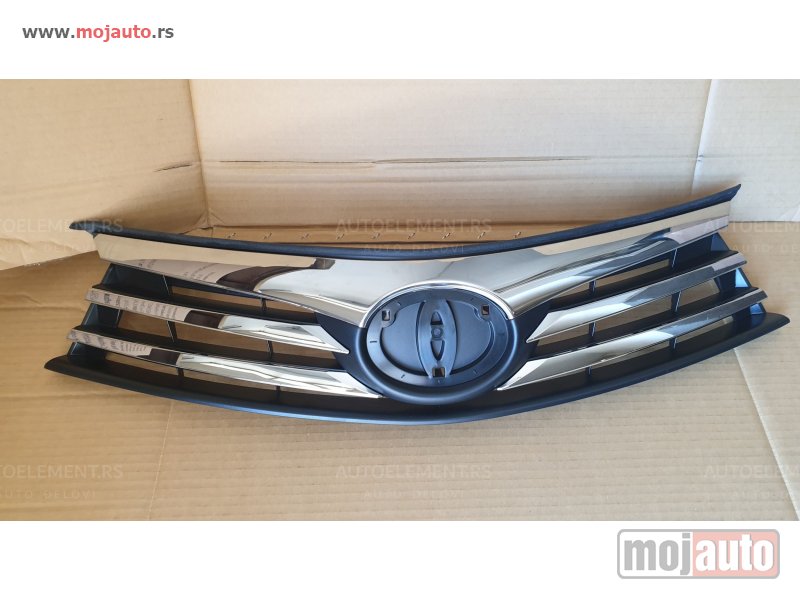 Glavna slika -  Maska sa hrom lajsnom Toyota Corolla 2013-2016 - MojAuto