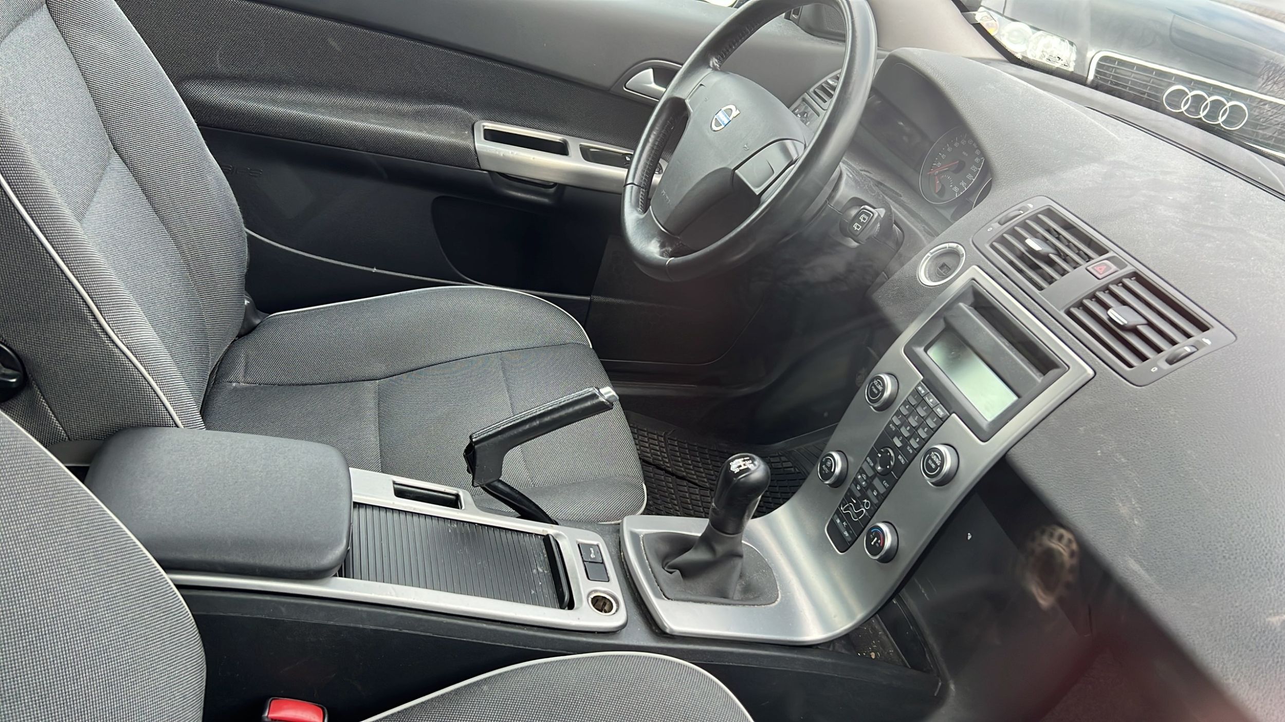 polovni-volvo-c30-1-6d-start-stop-momentum-mojauto-3198169