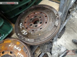 polovni delovi  Alfa Romeo 147 1.9 jtd zamajac