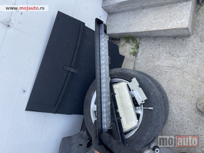 Glavna slika -  Stop svetlo srednje trece na sofersajbni zadnjoj za BMW 5 F10 - MojAuto