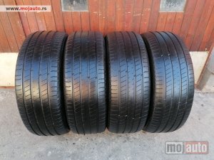 polovni delovi  2526. Gume MICHELIN 18-ice, LETNJE 235/60, Šara 5,0 mm, DOT 0321