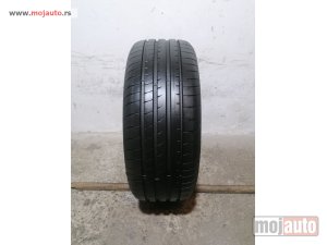 polovni delovi  2630. Guma GOODYEAR 19-ica, LETNJA 245/45, Šara 7.3 mm, DOT 0822