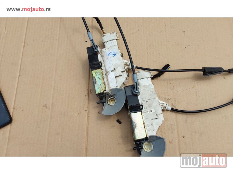 Glavna slika -  Prednje brave vrata c4 c2 c3 c3pluriel c4 c4picasso c5 ds5 Peugeot 207 308 - MojAuto