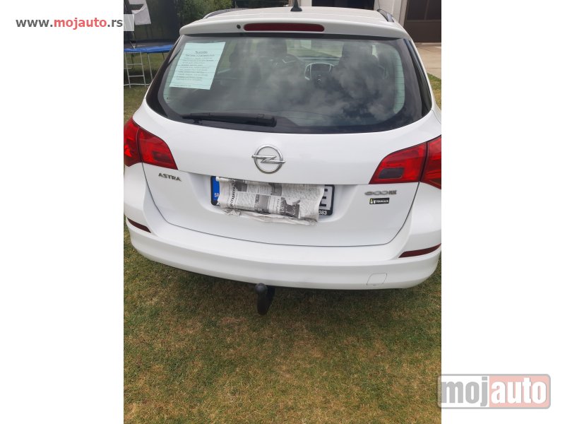 Glavna slika - Opel Astra J  - MojAuto