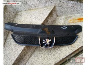 Glavna slika - MASKA sa ZNAKOM Pežo 406 306 206 605 405 309 205 Peugeot - MojAuto
