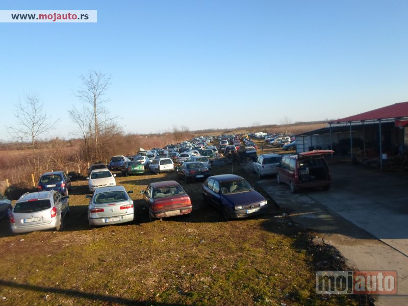 Glavna slika - Mazda 626 DELOVI i jos dosta vozila  - MojAuto