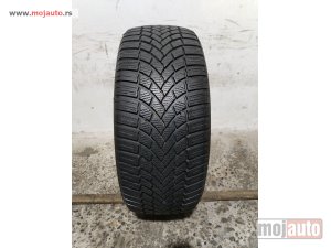 polovni delovi  2968. Guma BRIDGESTONE 17-ica, ZIMSKA 205/50, Šara 6.7 mm, DOT 2423
