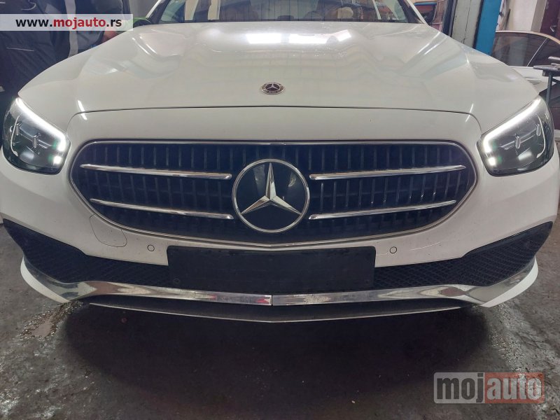 Glavna slika -  Mercedes E klasa W213 hauba, branik, farovi, blatobrani, hladnjaci, enterjer - MojAuto
