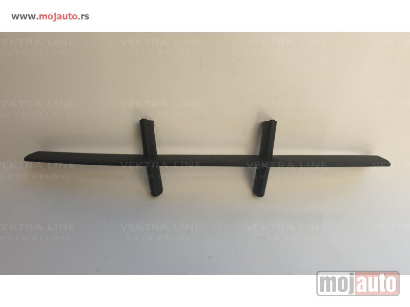 Glavna slika -  Centralna resetka u braniku BMW Serija 5 E60 2003-2007 - MojAuto
