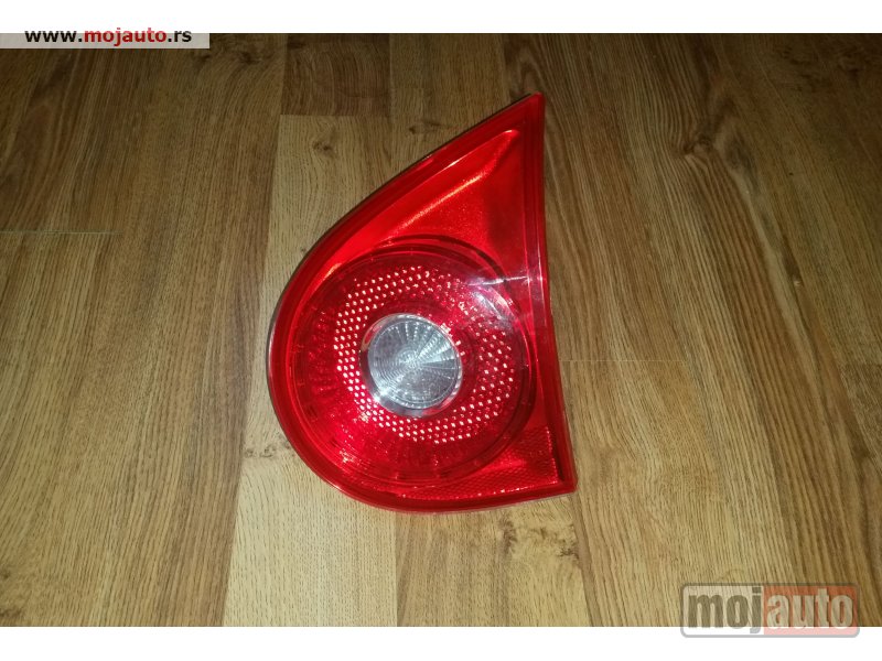 Glavna slika -  Stop svetlo na gepek vratima DESNO VW Golf 5 hecbek - MojAuto