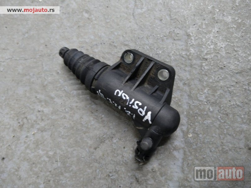 Glavna slika -  Lancia ypsilon 1.3 m jet cilindar na menjacu Originalni delovi  Moguca ugradnja delova  Alfa Romeo 147-156-166-159-GT-MiTo-Giulietta Fiat bravo 2 - croma -grande punto -multipla 2 -punto 3 -stilo-idea Freemont Panda 3 500L Lancia ypsilon-delta-musa-lybra - MojAuto