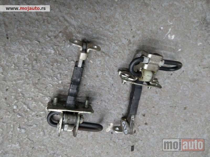 Glavna slika -  Lancia ypsilon graničnik vrata Originalni delovi  Moguca ugradnja delova  Alfa Romeo 147-156-166-159-GT-MiTo-Giulietta Fiat bravo 2 - croma -grande punto -multipla 2 -punto 3 -stilo-idea Freemont Panda 3 500L Lancia ypsilon-delta-musa-lybra  Ukoliko zelit - MojAuto