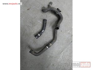 Glavna slika - Lancia ypsilon 1.3 m jet creva vode Originalni delovi Moguca ugradnja delova Alfa Romeo 147-156-166-159-GT-MiTo-Giulietta Fiat bravo 2 - croma -grande punto -multipla 2 -punto 3 -stilo-idea Freemont Panda 3 500L Lancia ypsilon-delta-musa-lybra Ukoliko - MojAuto