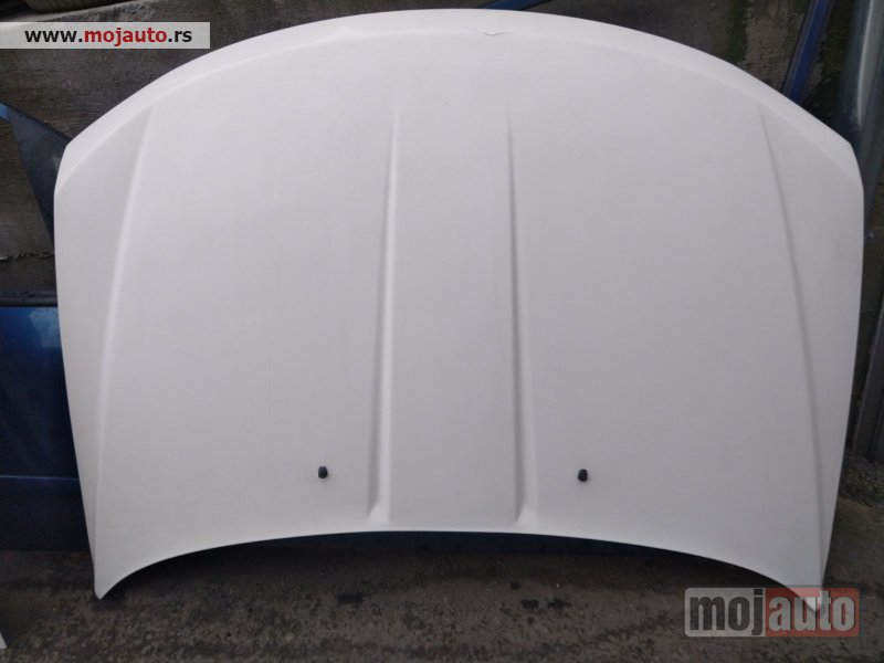 Glavna slika -  Fiat freemont hauba bela Originalni delovi  Moguca ugradnja delova  Alfa Romeo 147-156-166-159-GT-MiTo-Giulietta Fiat bravo 2 - croma -grande punto -multipla 2 -punto 3 -stilo-idea Freemont Panda 3 500L Lancia ypsilon-delta-musa-lybra  Ukoliko zelite da p - MojAuto