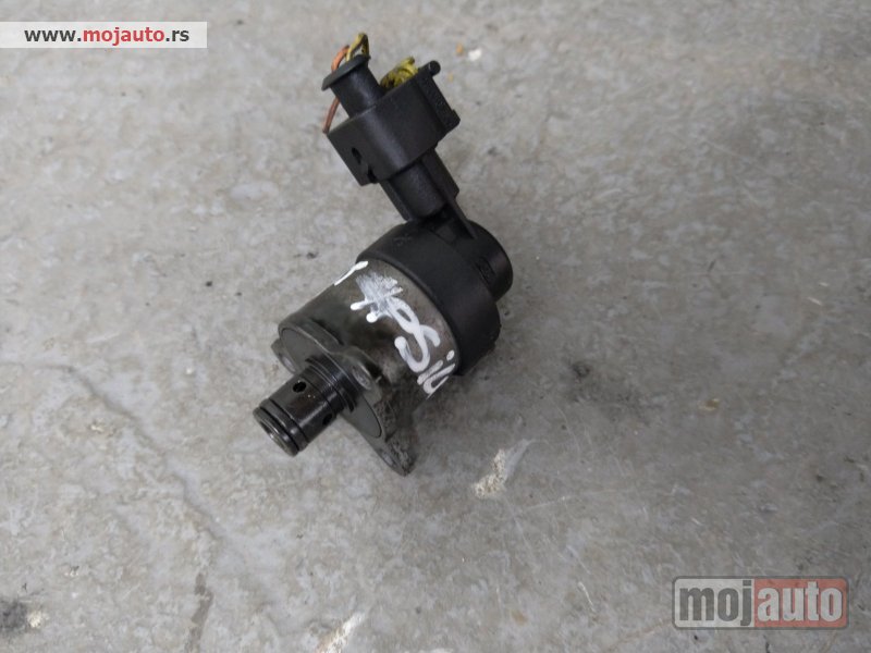 Glavna slika -  Lancia ypsilon 1.3 m jet regulator pritiska goriva na pumpi Originalni delovi  Moguca ugradnja delova  Alfa Romeo 147-156-166-159-GT-MiTo-Giulietta Fiat bravo 2 - croma -grande punto -multipla 2 -punto 3 -stilo-idea Freemont Panda 3 500L Lancia ypsilon-de - MojAuto
