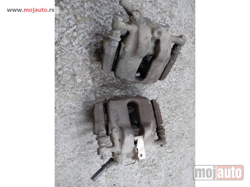 Glavna slika -  Lancia ypsilon 1.3 m jet kljesta Originalni delovi  Moguca ugradnja delova  Alfa Romeo 147-156-166-159-GT-MiTo-Giulietta Fiat bravo 2 - croma -grande punto -multipla 2 -punto 3 -stilo-idea Freemont Panda 3 500L Lancia ypsilon-delta-musa-lybra  Ukoliko zel - MojAuto