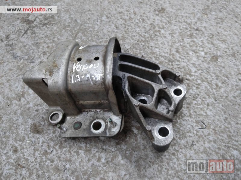 Glavna slika -  Lancia ypsilon 1.3 m jet desni nosac motora Originalni delovi  Moguca ugradnja delova  Alfa Romeo 147-156-166-159-GT-MiTo-Giulietta Fiat bravo 2 - croma -grande punto -multipla 2 -punto 3 -stilo-idea Freemont Panda 3 500L Lancia ypsilon-delta-musa-lybra - MojAuto
