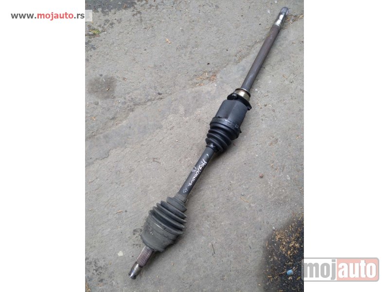 Glavna slika -  Lancia ypsilon 1.3 m jet desna poluosovina Originalni delovi  Moguca ugradnja delova  Alfa Romeo 147-156-166-159-GT-MiTo-Giulietta Fiat bravo 2 - croma -grande punto -multipla 2 -punto 3 -stilo-idea Freemont Panda 3 500L Lancia ypsilon-delta-musa-lybra  U - MojAuto