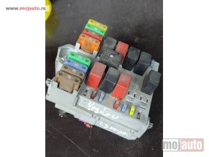 Glavna slika - Lancia ypsilon kutija osiguraca Originalni delovi Moguca ugradnja delova Alfa Romeo 147-156-166-159-GT-MiTo-Giulietta Fiat bravo 2 - croma -grande punto -multipla 2 -punto 3 -stilo-idea Freemont Panda 3 500L Lancia ypsilon-delta-musa-lybra Ukoliko zeli - MojAuto
