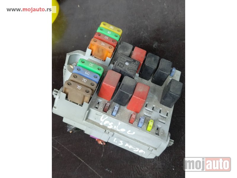 Glavna slika -  Lancia ypsilon kutija osiguraca Originalni delovi  Moguca ugradnja delova  Alfa Romeo 147-156-166-159-GT-MiTo-Giulietta Fiat bravo 2 - croma -grande punto -multipla 2 -punto 3 -stilo-idea Freemont Panda 3 500L Lancia ypsilon-delta-musa-lybra  Ukoliko zeli - MojAuto