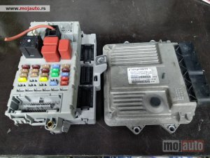 Glavna slika - Lancia ypsilon 1.3 m jet motorni racunar sa kodom Originalni delovi Moguca ugradnja delova Alfa Romeo 147-156-166-159-GT-MiTo-Giulietta Fiat bravo 2 - croma -grande punto -multipla 2 -punto 3 -stilo-idea Freemont Panda 3 500L Lancia ypsilon-delta-musa-l - MojAuto