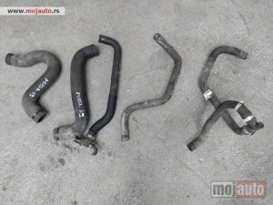 Glavna slika - Lancia Musa 1.9 jtd creva za vodu Originalni delovi Moguca ugradnja delova Alfa Romeo 147-156-166-159-GT-MiTo-Giulietta Fiat bravo 2 - croma -grande punto -multipla 2 -punto 3 -stilo-idea Freemont Panda 3 500L Lancia ypsilon-delta-musa-lybra Ukoliko ze - MojAuto
