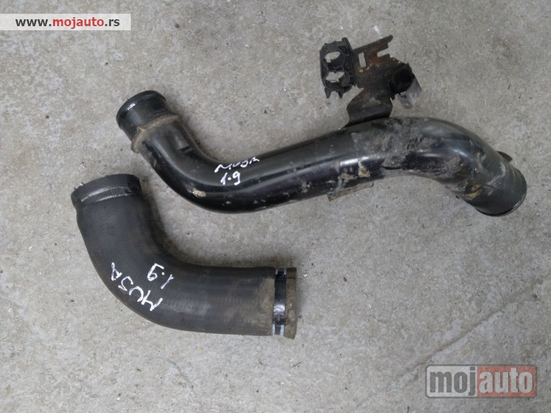 Glavna slika -  Lancia Musa 1.9 jtd creva interkulera Originalni delovi  Moguca ugradnja delova  Alfa Romeo 147-156-166-159-GT-MiTo-Giulietta Fiat bravo 2 - croma -grande punto -multipla 2 -punto 3 -stilo-idea Freemont Panda 3 500L Lancia ypsilon-delta-musa-lybra  Ukolik - MojAuto