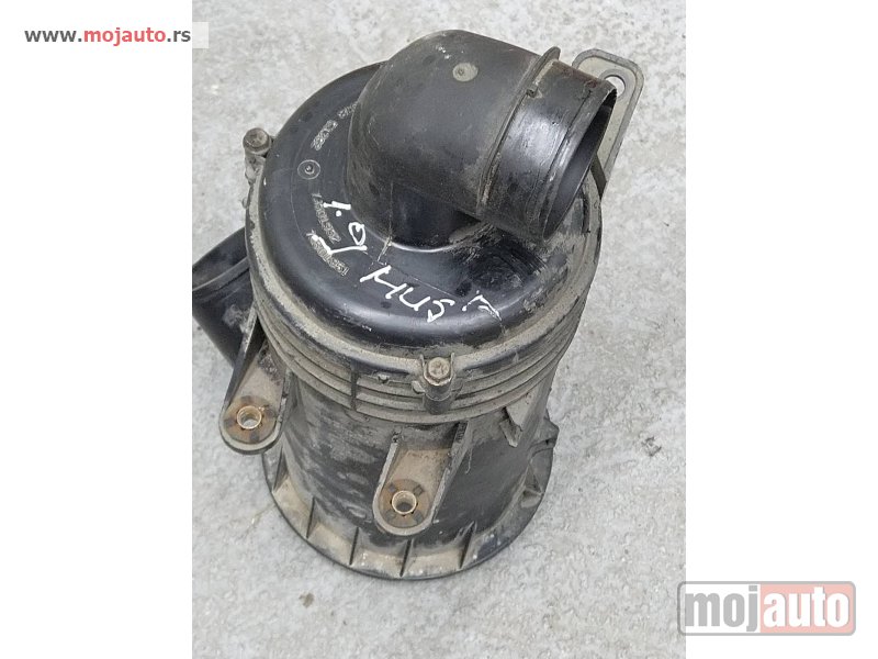 Glavna slika -  Lancia Musa 1.9 jtd kuciste filtera vazduha Originalni delovi  Moguca ugradnja delova  Alfa Romeo 147-156-166-159-GT-MiTo-Giulietta Fiat bravo 2 - croma -grande punto -multipla 2 -punto 3 -stilo-idea Freemont Panda 3 500L Lancia ypsilon-delta-musa-lybra - MojAuto