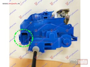 NOVI: delovi  BRAVA ZADNJIH VRATA (CENTRALNO ZAKLJUCAVANJE) (5pins) Levo Fiat 500 l 12-17 -dostupno