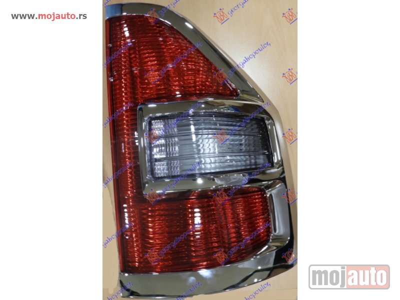 Glavna slika -  STOP LAMPA -2003 Desno Mitsubishi pajero 01-07 -dostupno - MojAuto