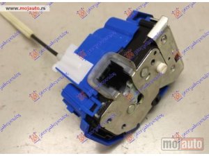 NOVI: delovi  BRAVA ZADNJIH VRATA (CENTRALNO ZAKLJUCAVANJE) (4pins) Levo Fiat 500 l 12-17 -nedostupno