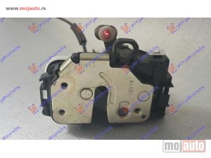 NOVI: delovi  BRAVA PREDNJIH VRATA (CENTRALNO ZAKLJUCAVANJE) (4pins) Desno Fiat 500 15- -dostupno