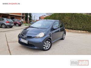 Glavna slika - Toyota Aygo 1,0 WTi ODLICNO STANJE - MojAuto