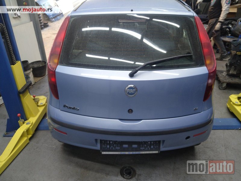 Glavna slika -  Fiat Punto 3 zadnji branik kod boje 792 Originalni delovi  Moguca ugradnja delova  Alfa Romeo 147-156-166-159-GT-MiTo-Giulietta Fiat bravo 2 - croma -grande punto -multipla 2 -punto 3 -stilo-idea Freemont Panda 3 500L Lancia ypsilon-delta-musa-lybra  Ukol - MojAuto
