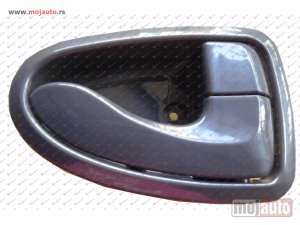 Glavna slika - KVAKA PREDNJIH VRATA UNUTRASNJA Desno Hyundai accent h/b-l/b 03-05 -dostupno - MojAuto