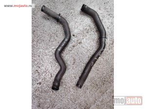 Glavna slika - Alfa Romeo 159 2.4 creva za vodu Originalni delovi Moguca ugradnja delova Alfa Romeo 147-156-166-159-GT-MiTo-Giulietta Fiat bravo 2 - croma -grande punto -multipla 2 -punto 3 -stilo-idea Freemont Panda 3 500L Lancia ypsilon-delta-musa-lybra Ukoliko zel - MojAuto
