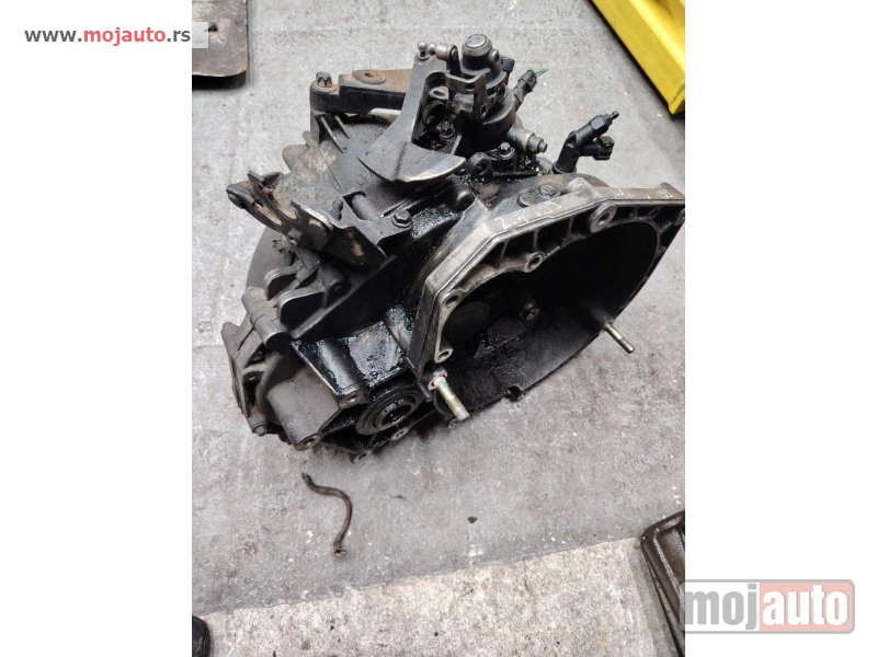 Glavna slika -  Alfa Romeo 159 2.4 menjac Originalni delovi  Moguca ugradnja delova  Alfa Romeo 147-156-166-159-GT-MiTo-Giulietta Fiat bravo 2 - croma -grande punto -multipla 2 -punto 3 -stilo-idea Freemont Panda 3 500L Lancia ypsilon-delta-musa-lybra  Ukoliko zelite da - MojAuto