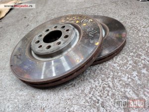 Glavna slika - Alfa Romeo 159 2.4 diskovi 330 brembo Originalni delovi Moguca ugradnja delova Alfa Romeo 147-156-166-159-GT-MiTo-Giulietta Fiat bravo 2 - croma -grande punto -multipla 2 -punto 3 -stilo-idea Freemont Panda 3 500L Lancia ypsilon-delta-musa-lybra Ukolik - MojAuto