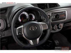polovni delovi  Toyota Yaris