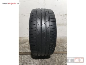 polovni delovi  3072. Guma HANKOOK 19-ica, LETNJA 255/35, Šara 7.1 mm, DOT 1122
