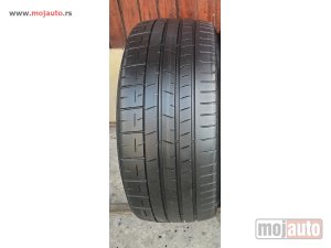 polovni delovi  3133. Guma PIRELLI 19-ica, LETNJA 235/35, Šara 6,3 mm, DOT 4423